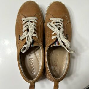 Ecco Women's Brown Sneakers with Cream Accents